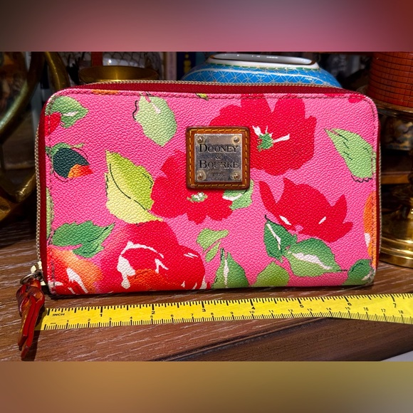 Dooney Bourke Floral Garden Roses Medium Zip Around Wallet Coated Canvas Leather - Picture 2 of 12